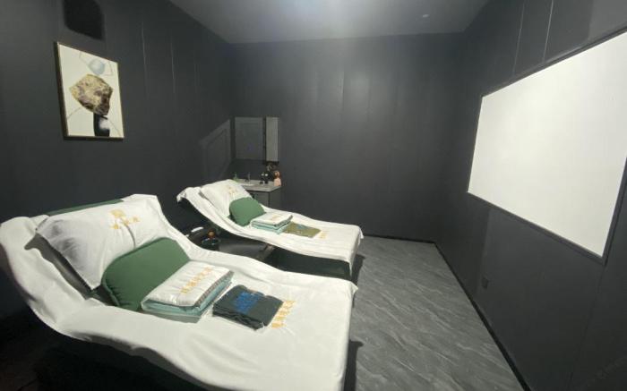 Vans Hotel (Binjiang Branch)
