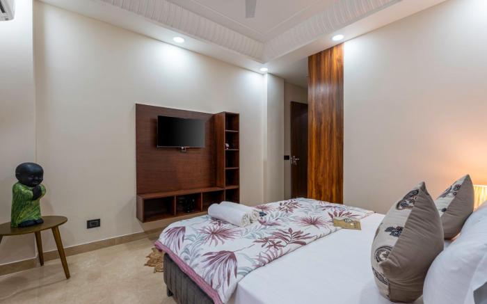 Divine India Service Apartment , J -267, Studio