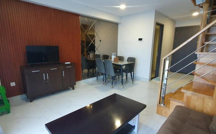 Cozy 2 BR Mezzanine Apartment