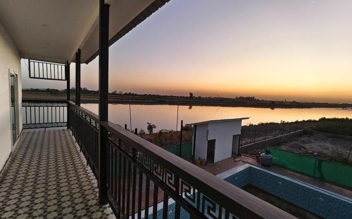 Beautiful Farmhouse for couples