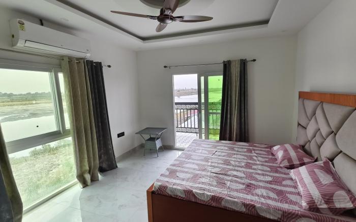 Beautiful Farmhouse for couples