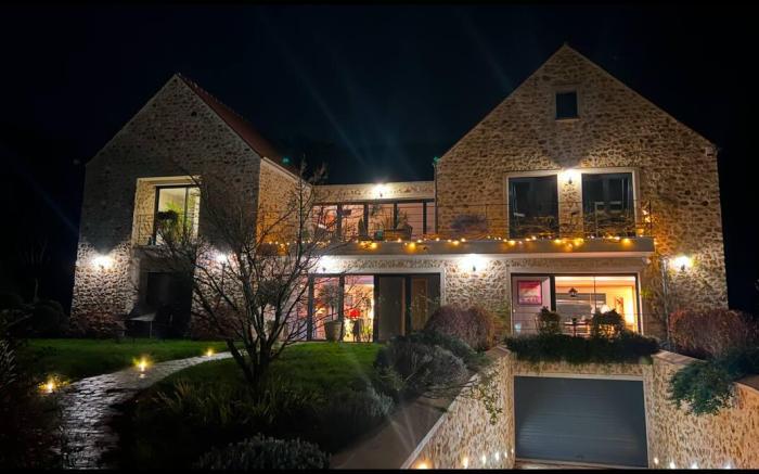 Villa Piscine intérieure chauffée - 14 pers 