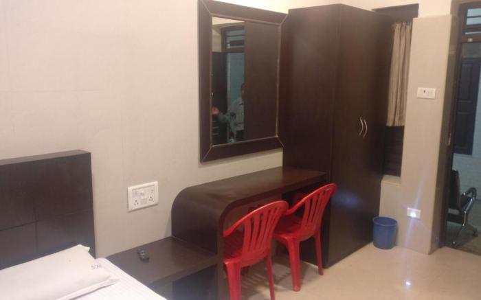Hotel Sarada Nivas