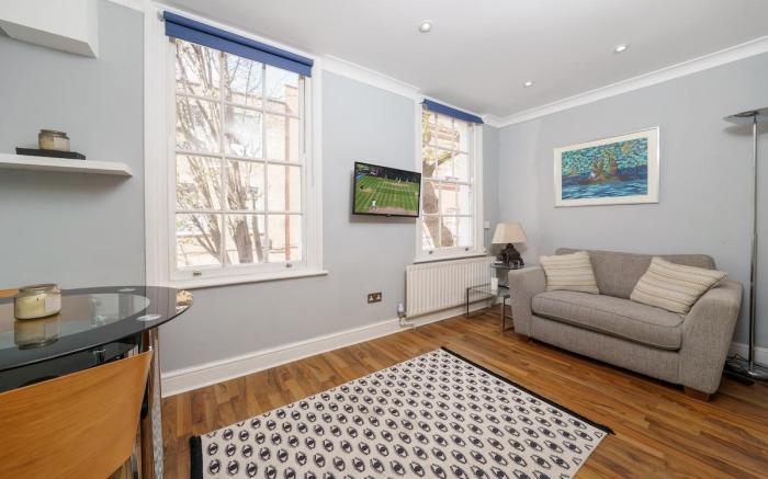Bright 1BR Flat | Whitechapel & Shoreditch Nearby
