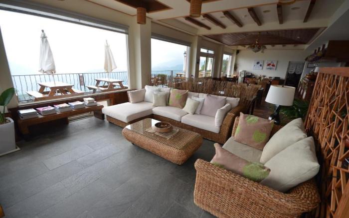 Cingjing Lakeview Four Seasons Homestay