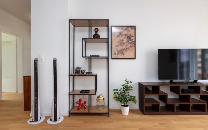 Apt 3A: Central Location: Spacious 2-BR Apartment