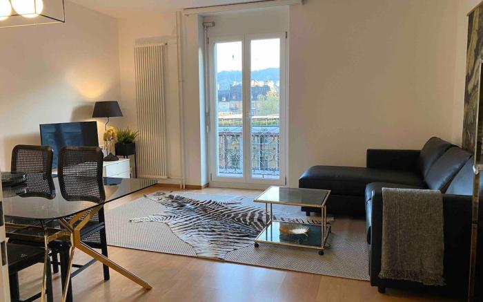 Apt 4B: RARE FIND - Spacious 2-BR Downtown Apt