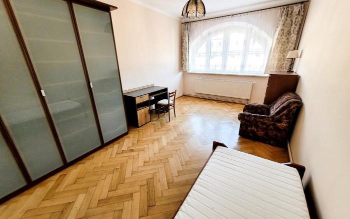 4-bedroom Apartment Old Town