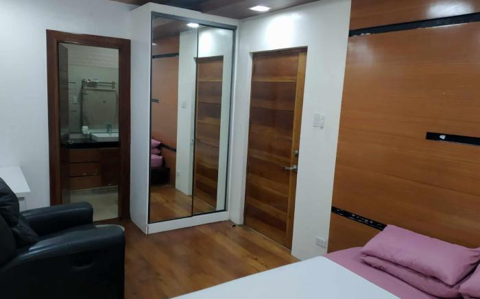 Queen Isabel Private Villa {CHANNEL ROOM}