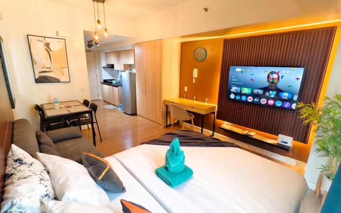 Resort Condo Unit Queen Bed Ayala Center - Solinea