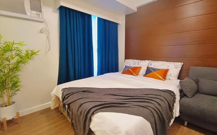 Resort Condo Unit Queen Bed Ayala Center - Solinea