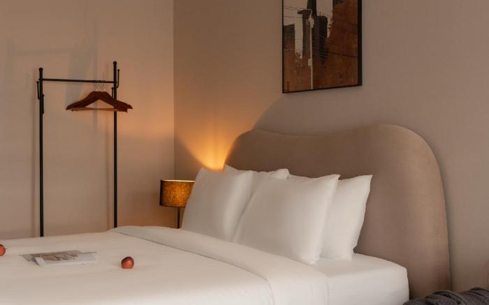 Modern Studio Retreat | King Bed | Maison De Gu