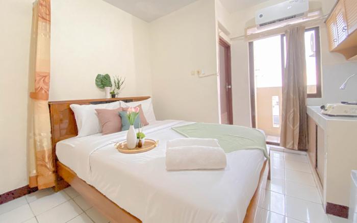 Comfy Studio at Gateway Ahmad Yani Apt By Travelio