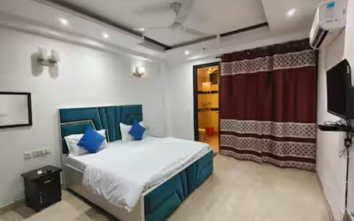 Independent Comfy & Spacious 4BHK Property@ Saket