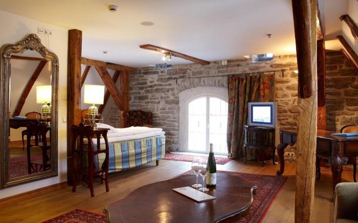 CRU Hotel