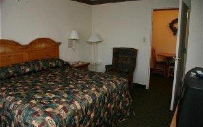 Country Inn & Suites by Radisson, Savannah Midtown, GA