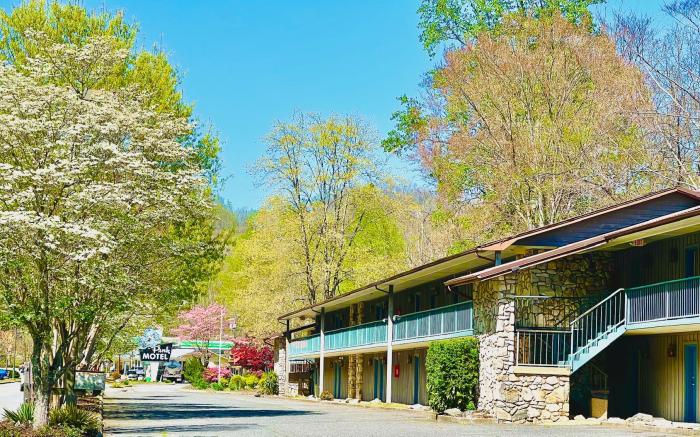 Newfound Lodge on the river