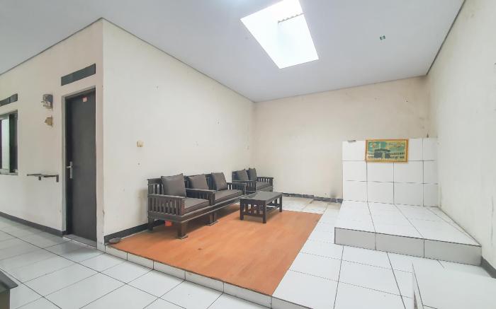 RedDoorz Syariah near Universitas Muhammadiyah Cirebon
