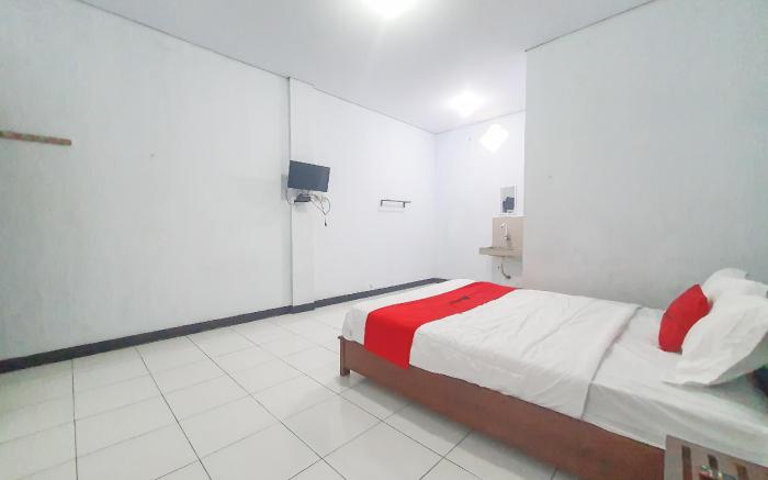 RedDoorz Syariah near Universitas Muhammadiyah Cirebon