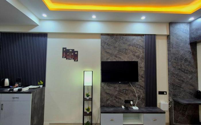 The Urban Oasis 
Get luxury stay

Omaxe Hazratganj