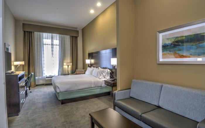 Holiday Inn Express & Suites Austin South By IHG