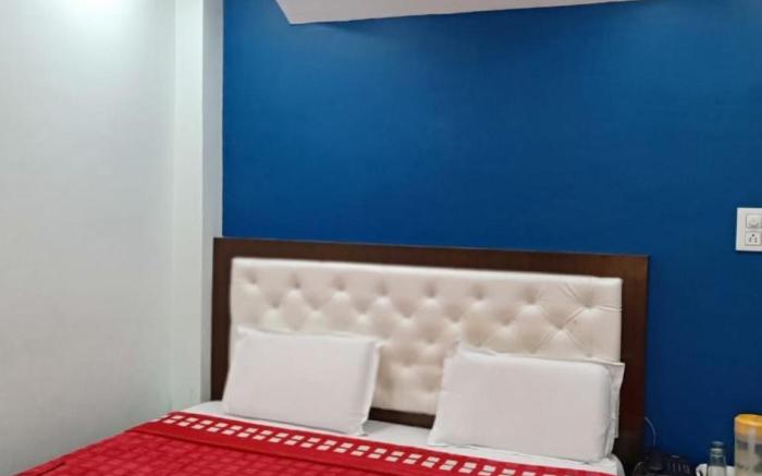 Goroomgo Skyblue and Restaurant Kangra