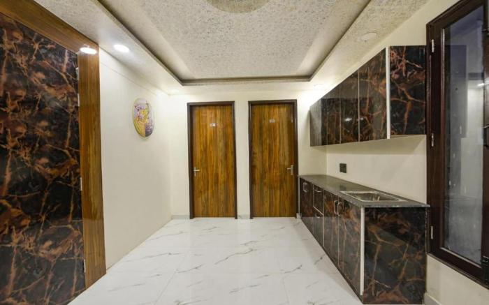 DM 1664 Premium Stay near Unitech Cyber Park