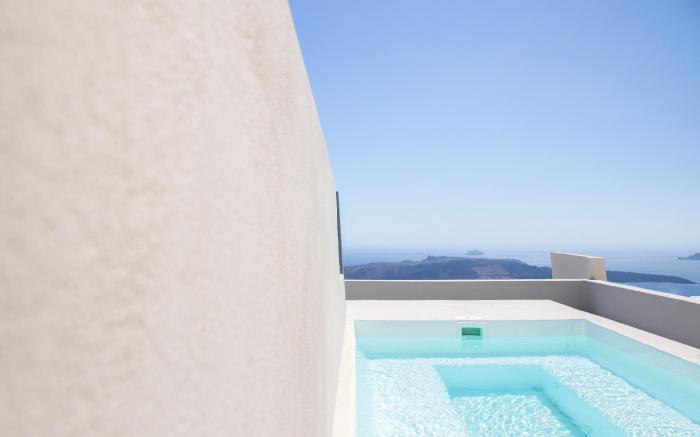 CALDERA CLIFF ILLUSION SUITES