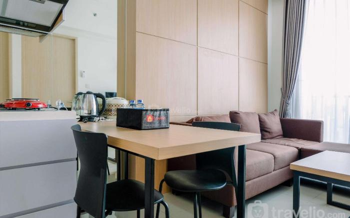 Comfortable 1BR Tree Park Apartment By Tarvelio