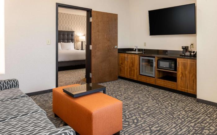 Drury Plaza Hotel Dallas Arlington