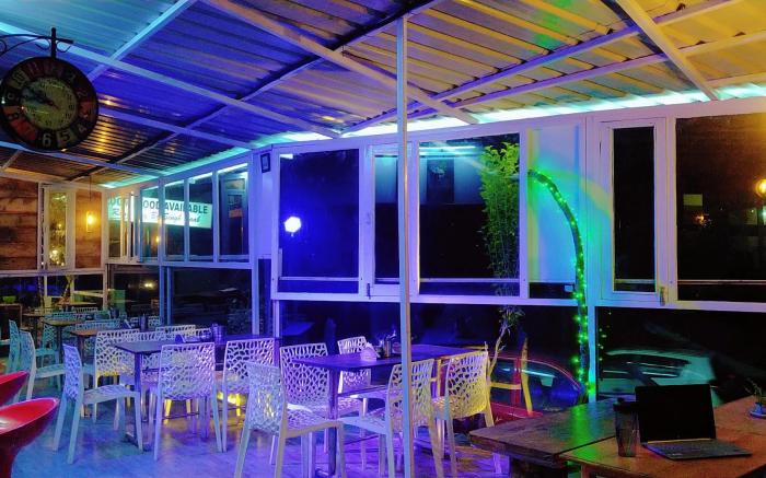 Singh Saab Rooms & Cafe