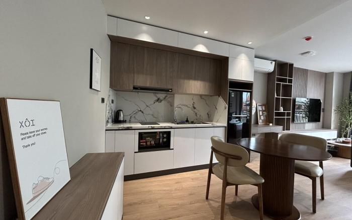 XOI Lumi_302_Lakeside Balcony Suite w/ Kitchen@CBD