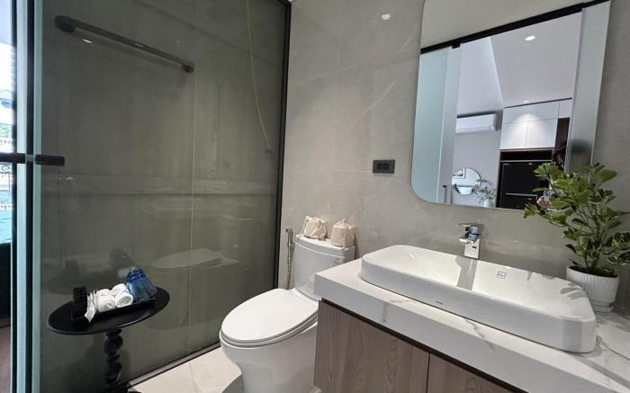 XOI Lumi_202_Lakeside Balcony Suite w/ Kitchen@CBD