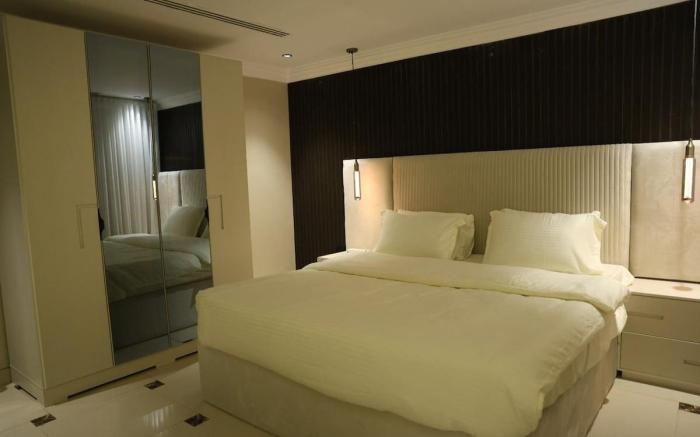 The Grand Luxe 14