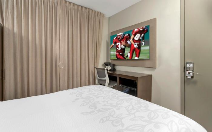 Red Roof PLUS+ Brooklyn - 3rd Ave