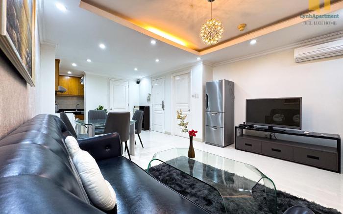 Elegant 1 BR FREE Pool 10 minutes to Airport