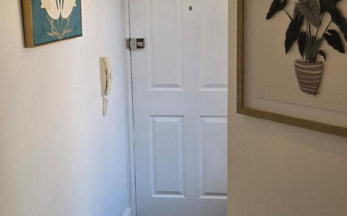 Luxury stylish Charming City Apartment with Private Entrance in Wolverhampton