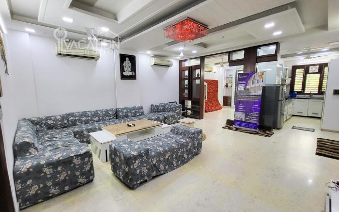 VacationBuddy Opulent Homestay Pitampura Near NSP