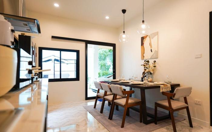 Trio42 - Large Detached House 2km to Walking St.