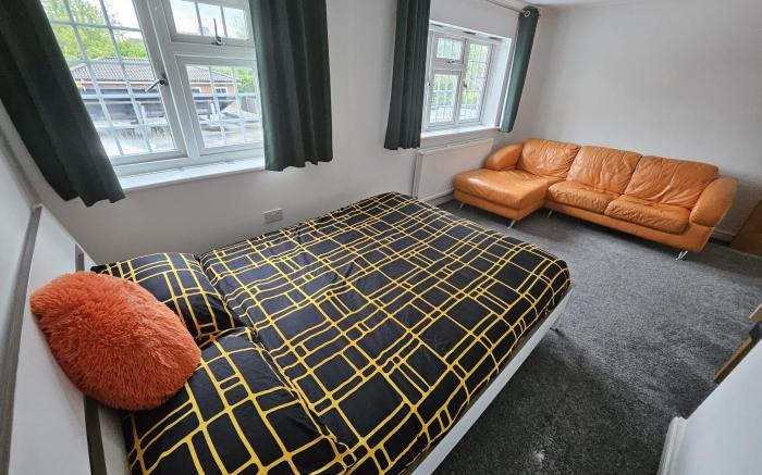 SnoozeDen Westmead – Windsor Castle & Legoland