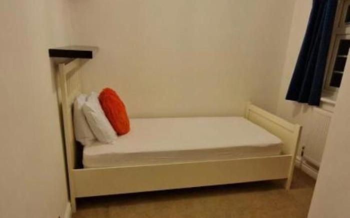 SnoozeDen Westmead – Windsor Castle & Legoland