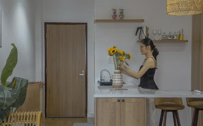 H"Home: Căn hộ mới có ban công, thang máy quận 1