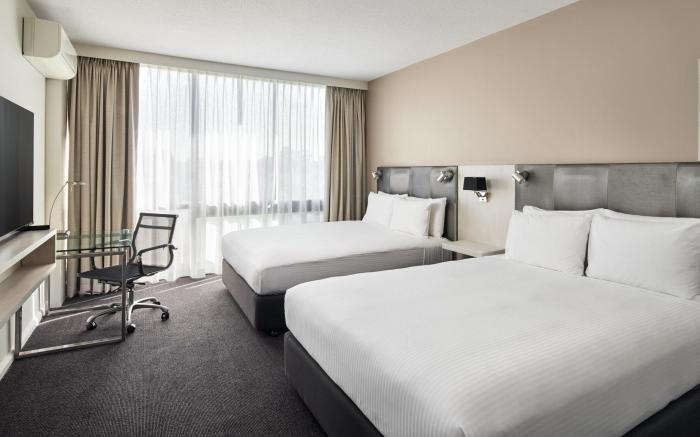 Holiday Inn Warwick Farm By IHG