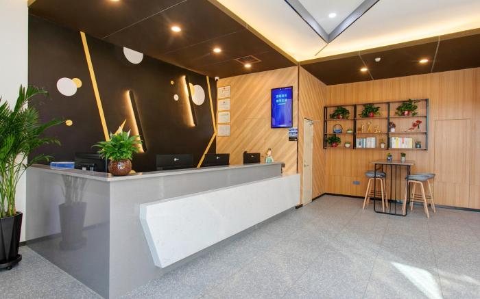 IU Hotel Taiyuan South Station East Square