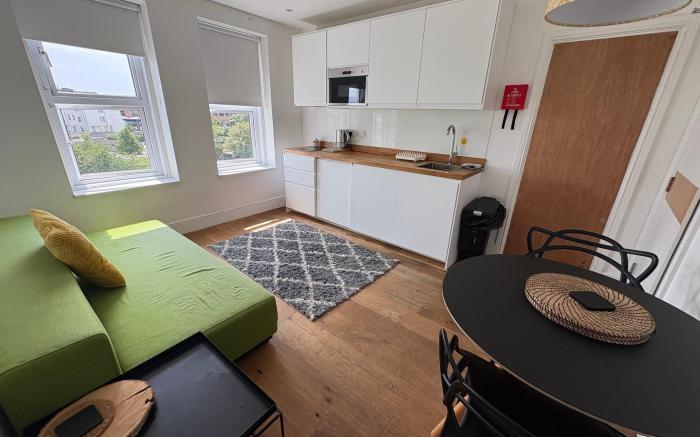 Suite 4 Green Park 