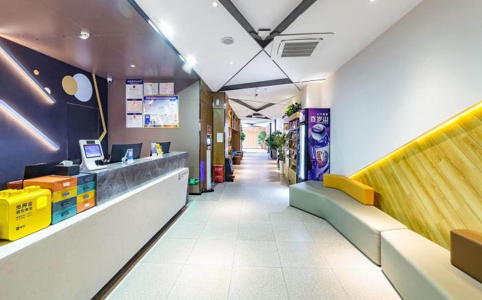 IU Hotel Shijiazhuang Luancheng Country Standard Square Hebei Experimental Middle School