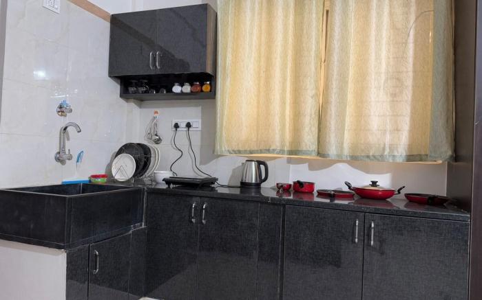 Janni’s Stays Studio Kitchen Perfect for Couples