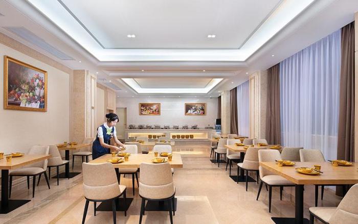 Vienna International Hotel Changsha Yuelu Mountain Riverside University Town