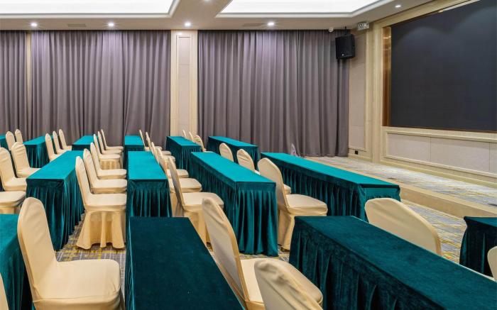 Vienna International Hotel Changsha High-speed Railway South Station West Square