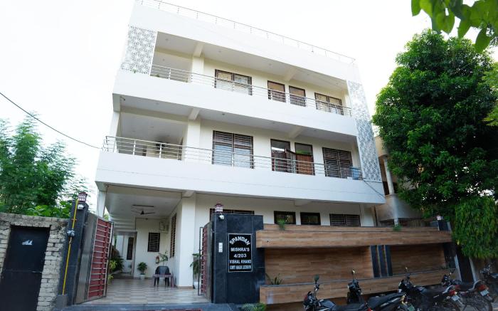 Bed & Breakfast | 1bhk Flat | With Caretaker